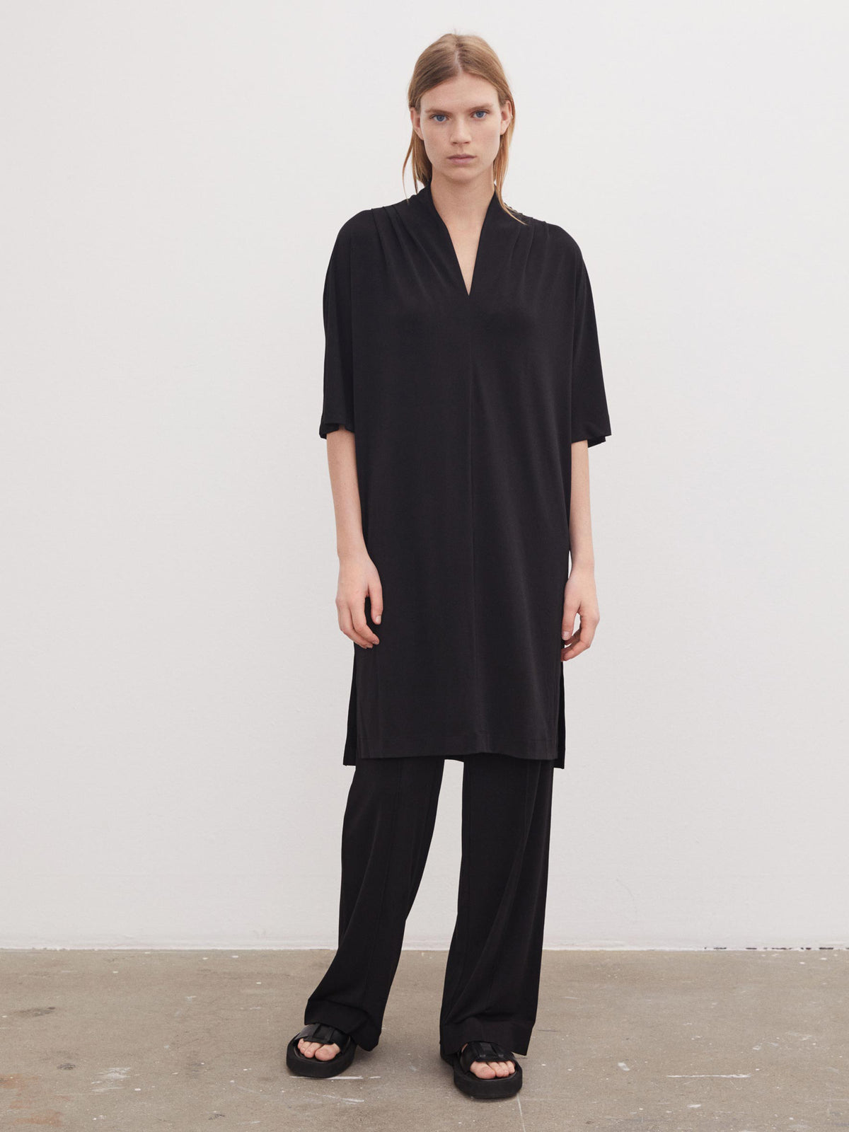 Bijou V-neck dress black