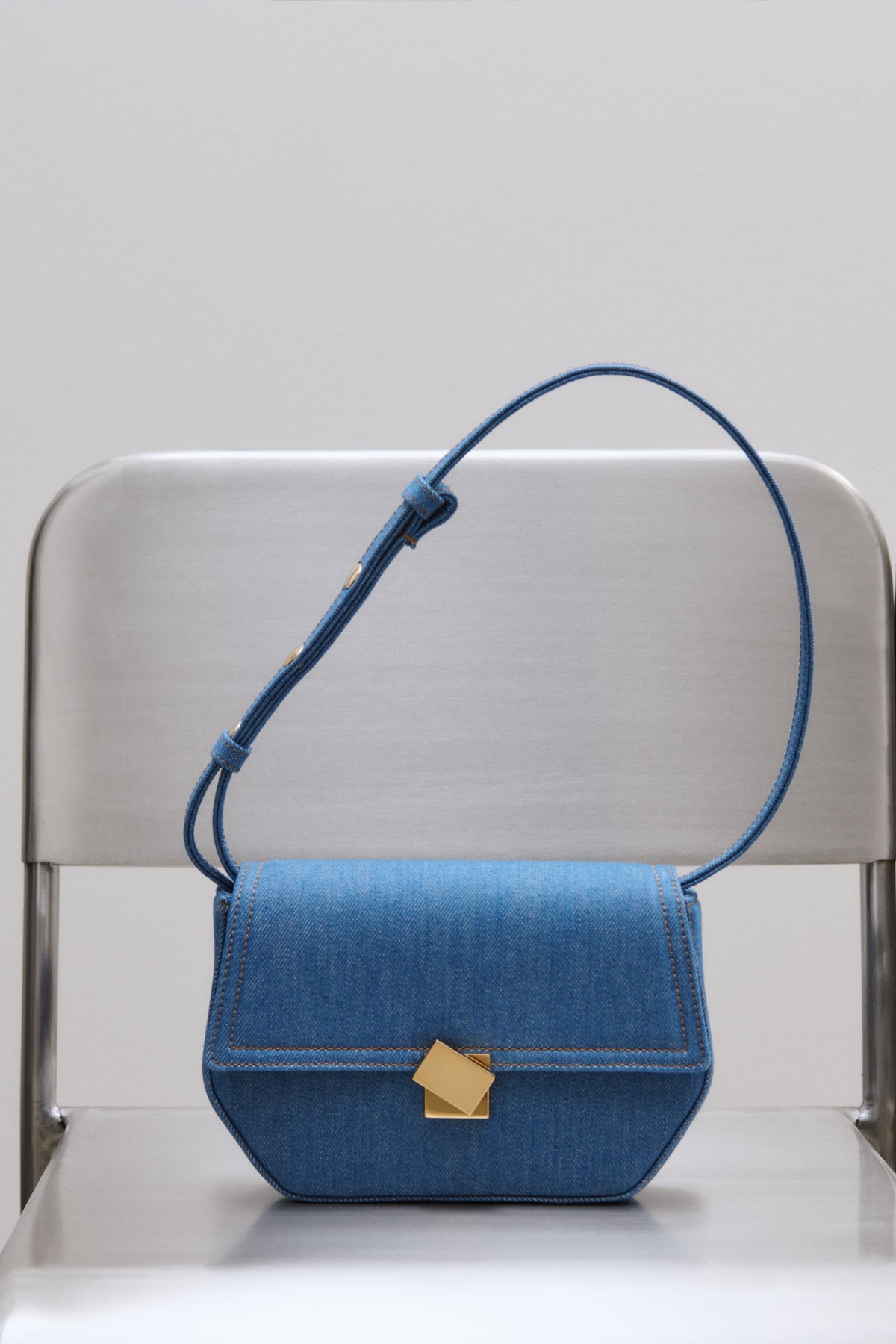 Closed bag one S Mid blue