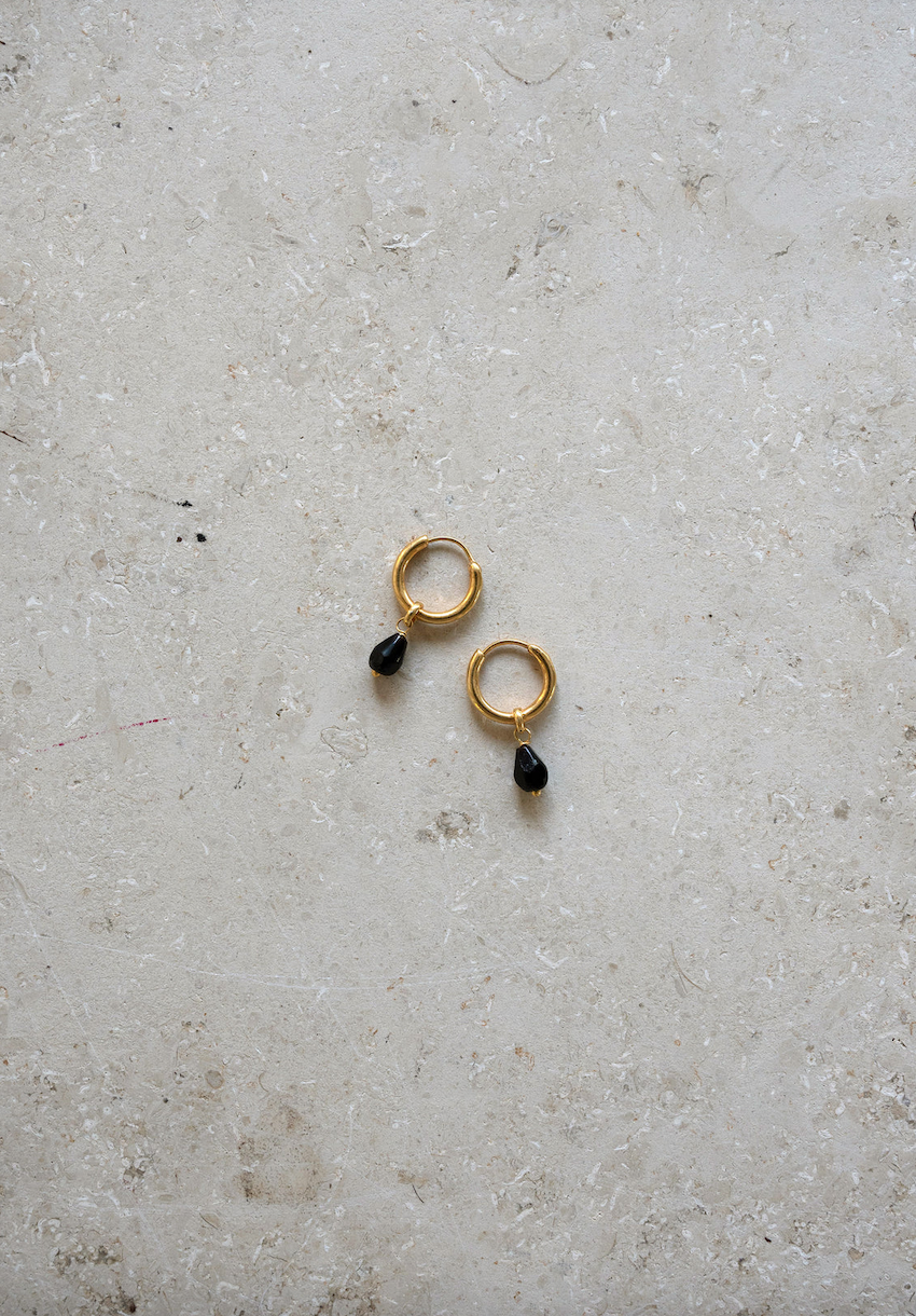 yve earring black