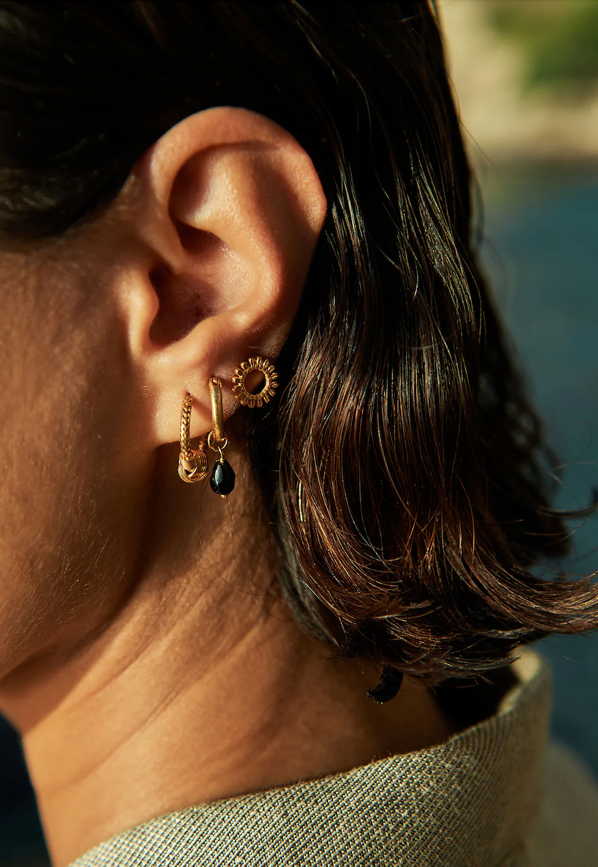 yve earring black