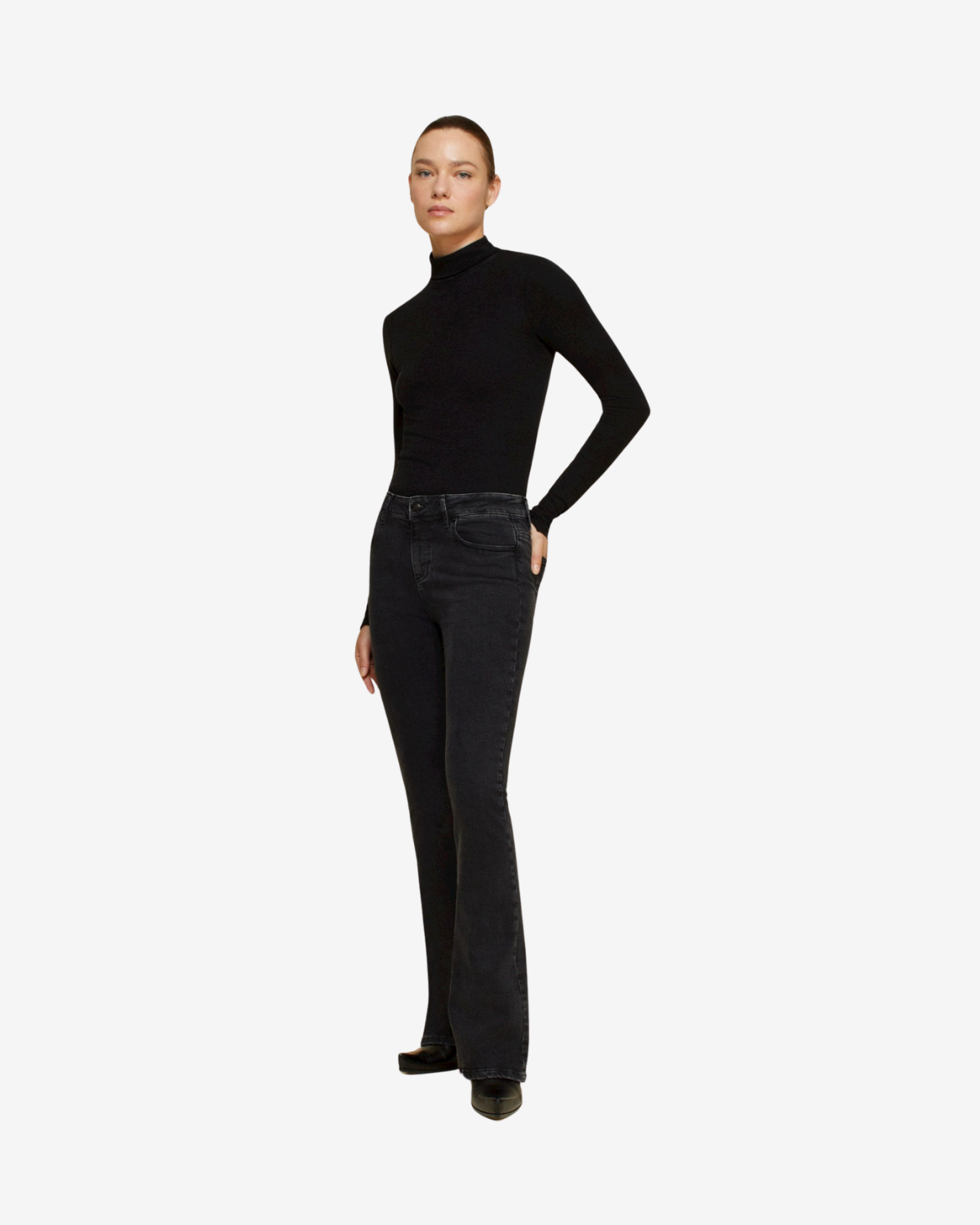 Raval 16 L32 Black night