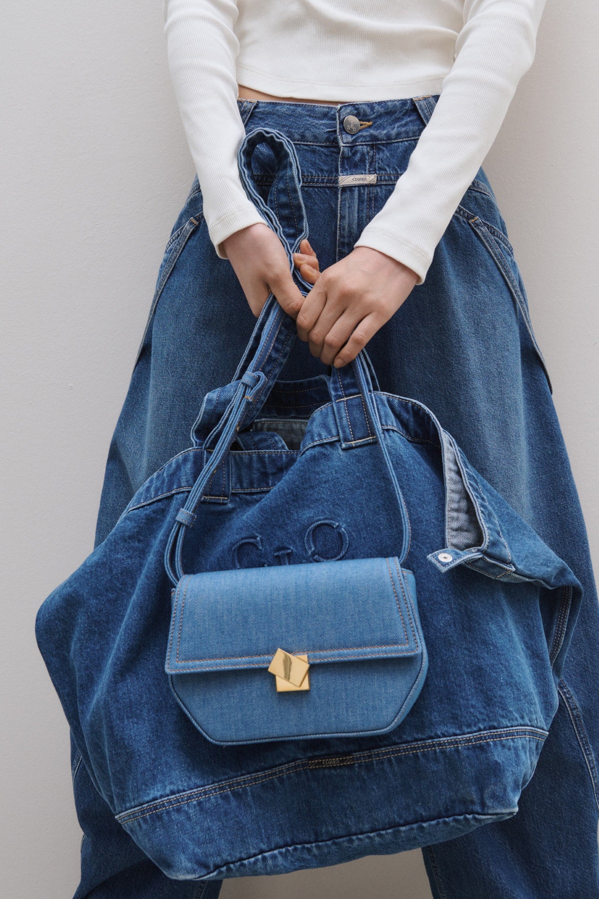 Closed bag one S Mid blue