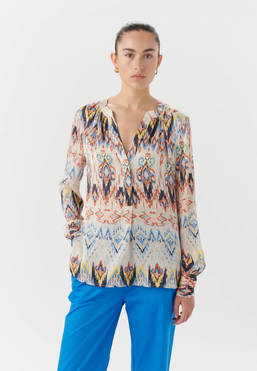 KAY-blouse with hidden placket  ikat salsa