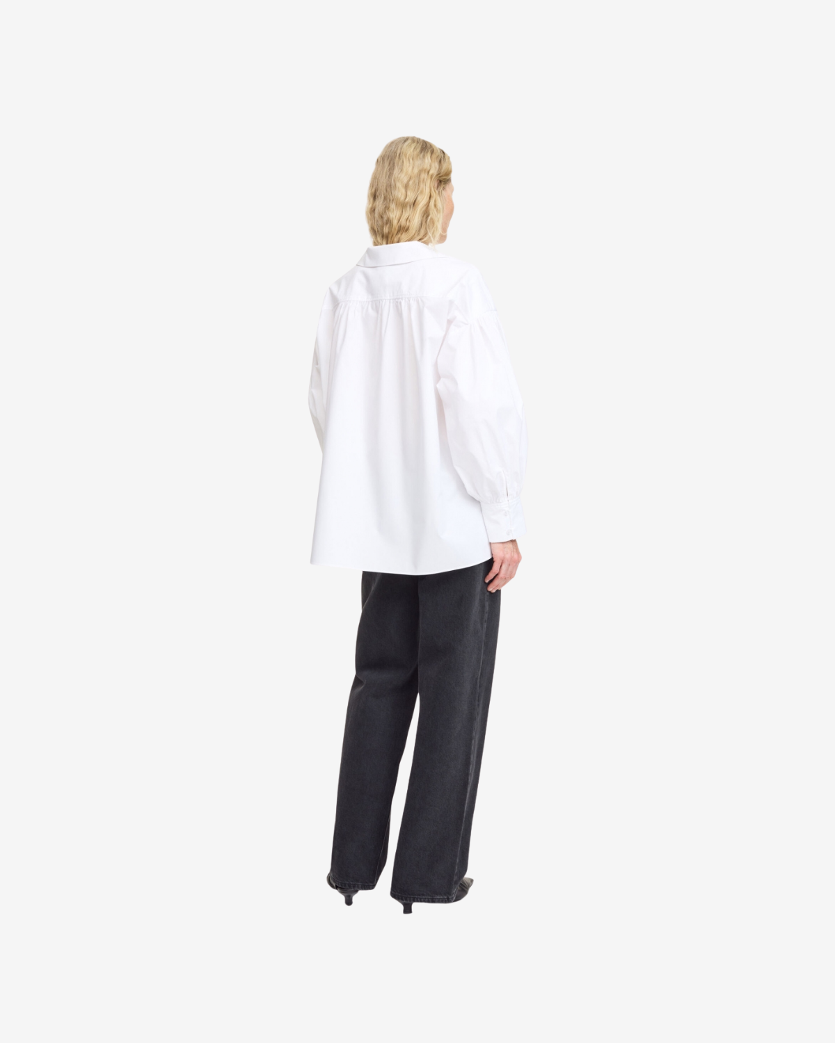 Leonora pure white